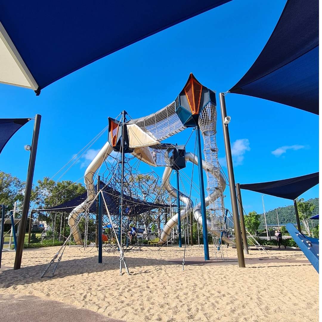 airlie beach foreshore playground